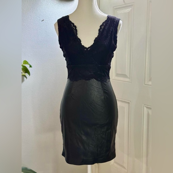Guess Los Angeles Black Faux Leather Lace Bodycon Dress Women’s XS - Picture 1 of 7